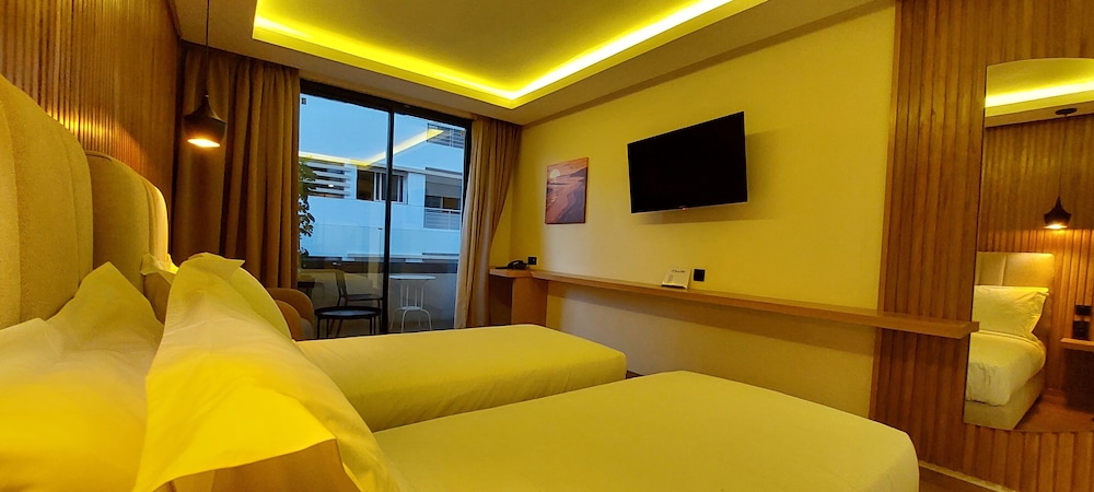 Standard Twin Room - Photo 6