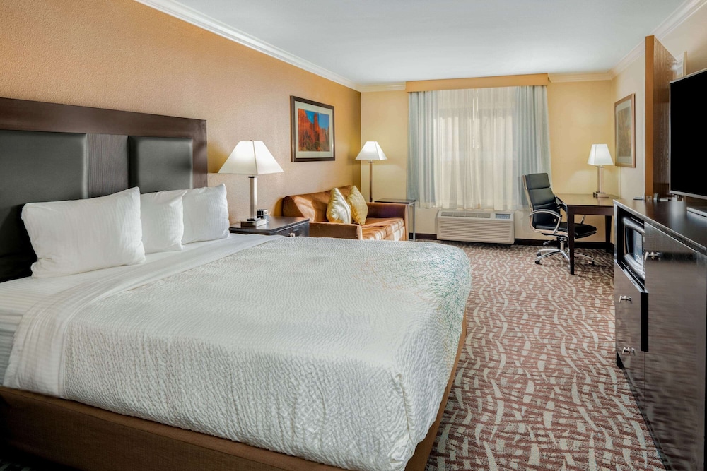 Deluxe Room, Multiple Beds, Non Smoking (Deluxe Family Suite)