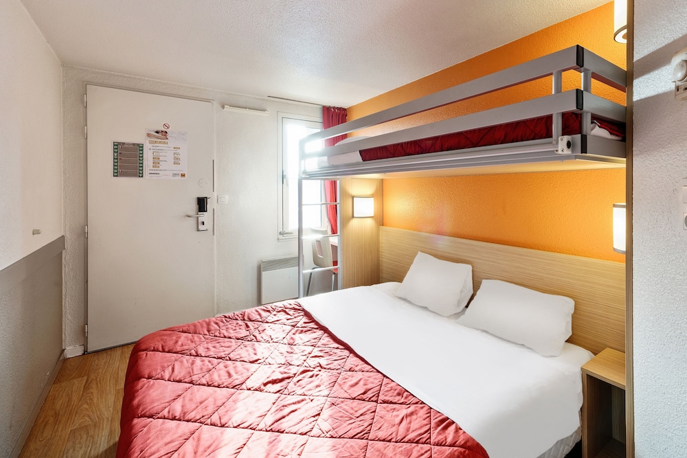 Standard Room, Multiple Beds (1 Double and 1 Single bed) - Photo 11