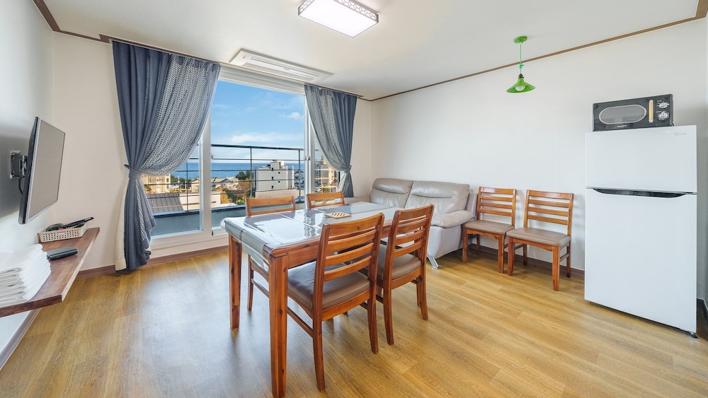 Basic Room, 2 Bedrooms (bongwan 401ho)