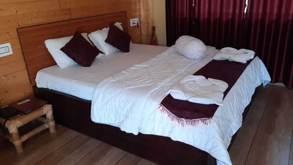 AC Deluxe Double Bedroom photo 1