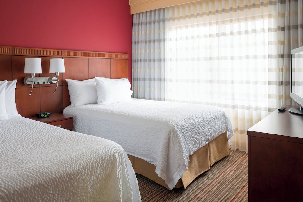 Room, 2 Double Beds (Mobility/Hearing Access, Roll-In Shwr) photo 3