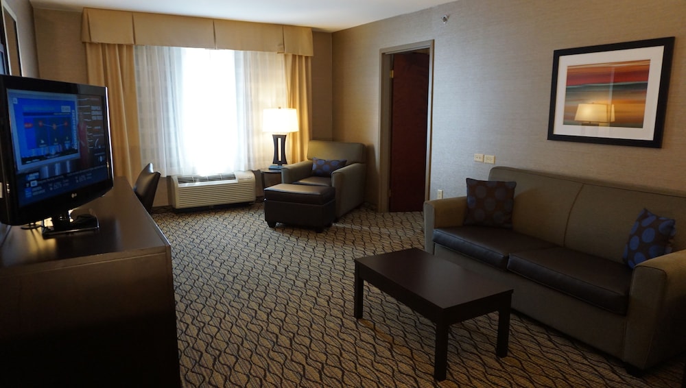 Suite, 1 King Bed with Sofa bed (Wet Bar) - Photo 6
