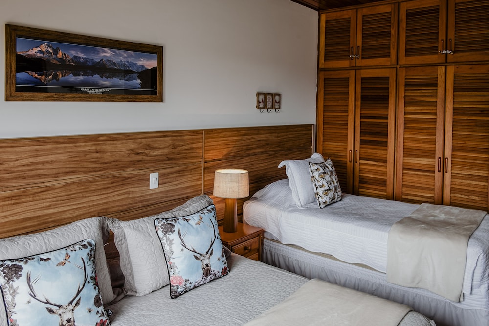 Family Triple Room, Multiple Beds, Mountain View photo 1