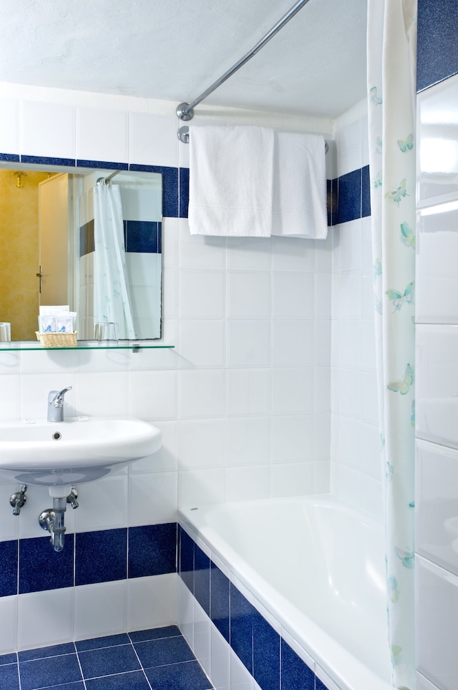 Superior Double Room Single Use, River View thumbnail 6