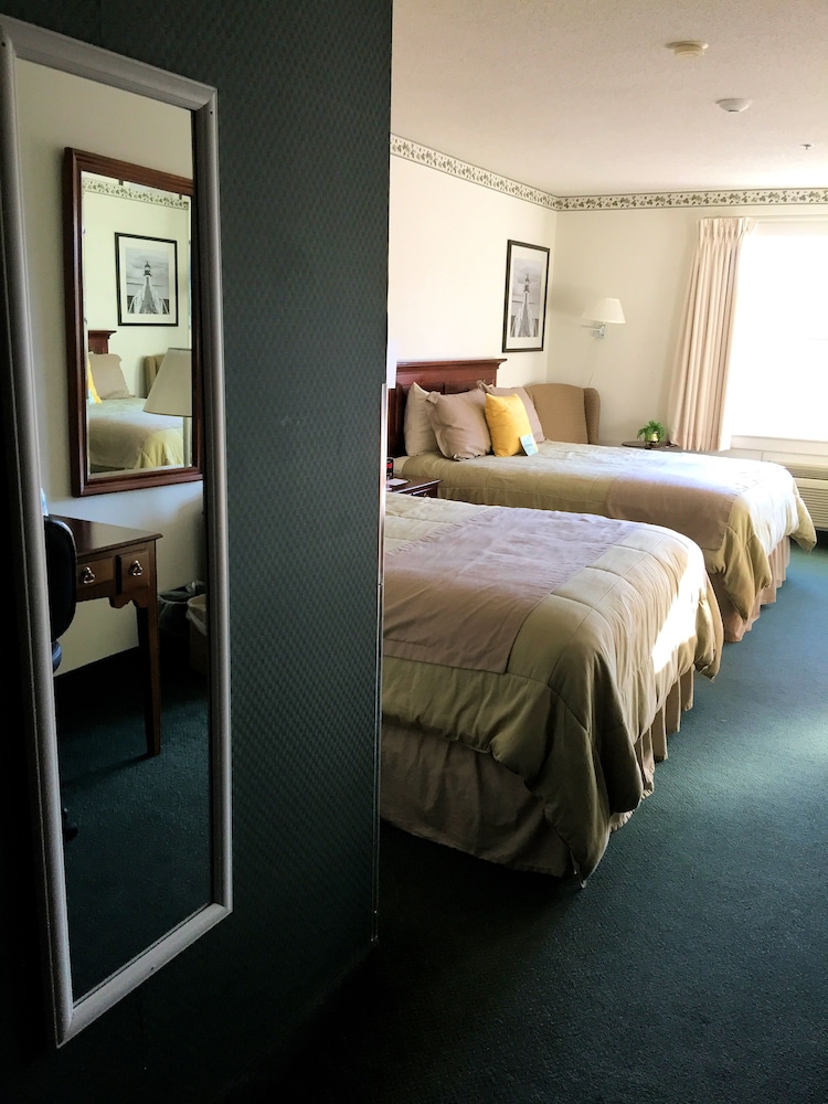 2 Queen Beds, 2nd Floor, No Pets photo 2