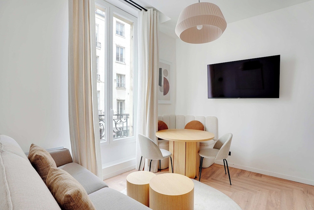 Apartment photo 2