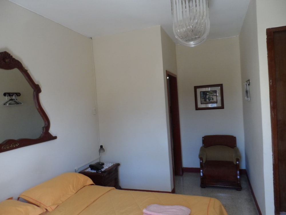 Classic Room, 1 Queen Bed photo 1