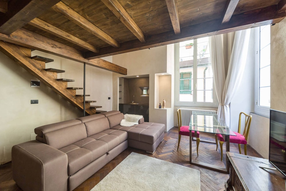 Luxury Studio Suite, 1 King Bed with Sofa bed, Non Smoking photo 2