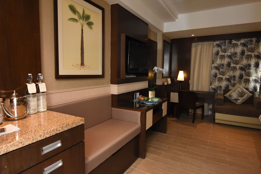 Superior Room, 1 King Bed - Photo 2