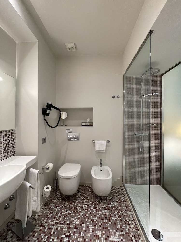 Deluxe Suite, City View - Photo 5
