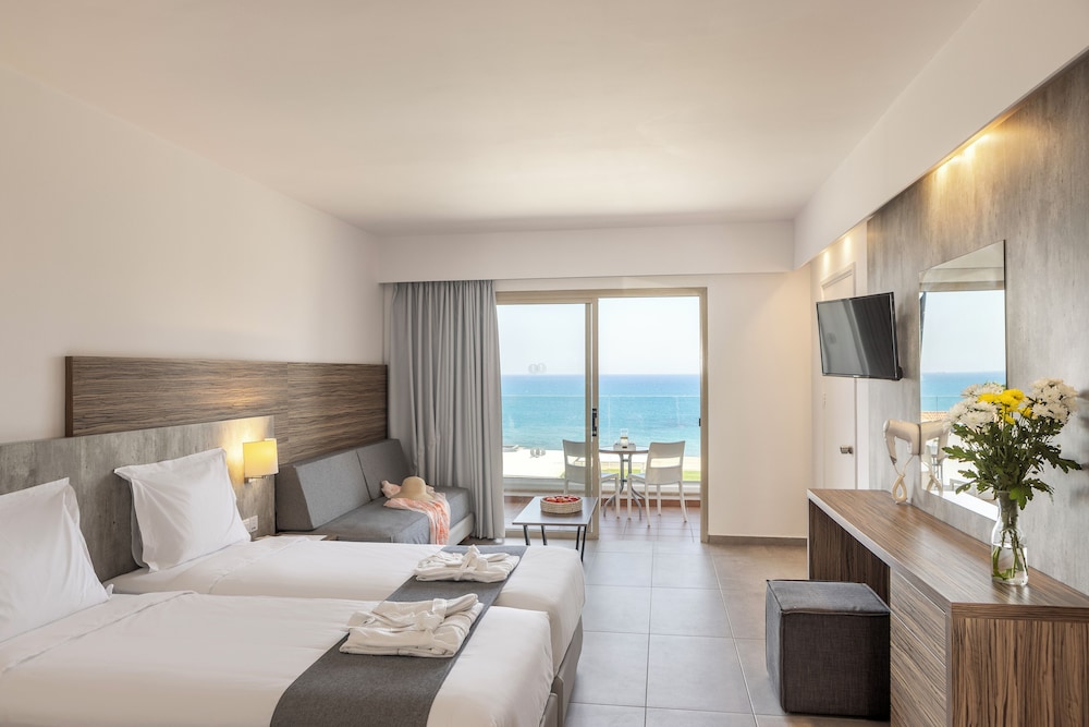 Superior Room Sea View - Photo 1