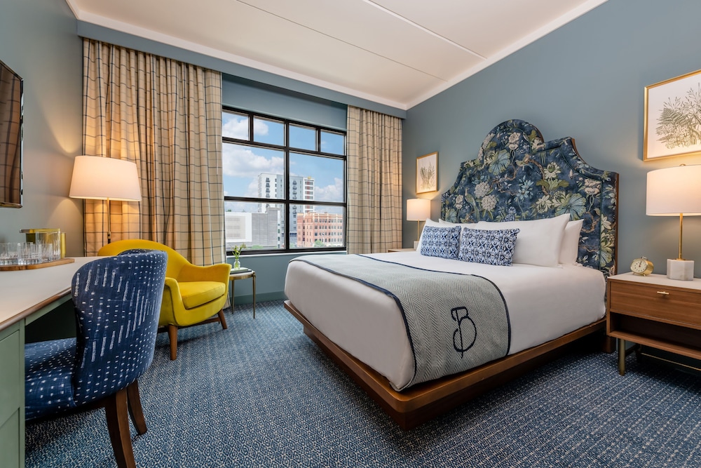 Deluxe Room, 1 King Bed - Photo 1