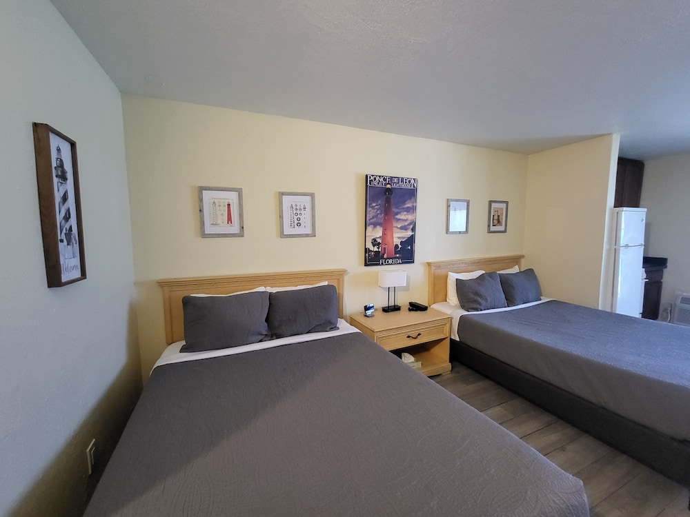Standard Studio Suite, 2 Queen Beds, Kitchenette, Oceanfront - Photo 4