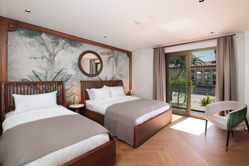 Deluxe Room - Photo 1