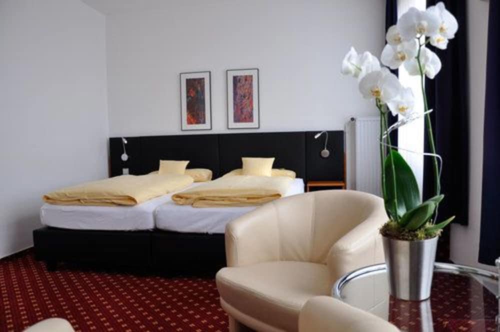 Business Double Room, Non Smoking - Photo 1