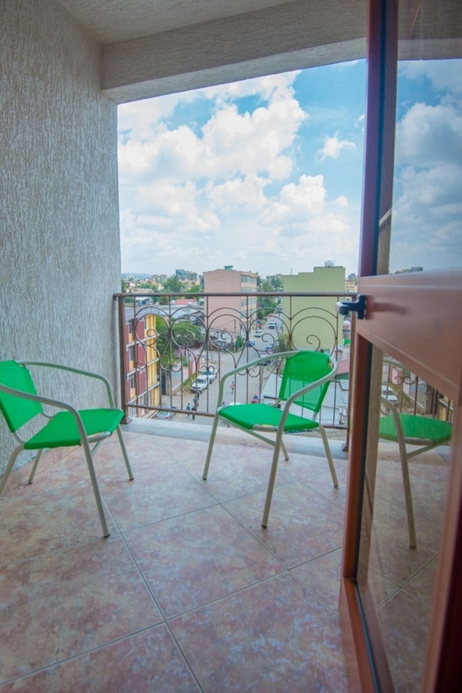 Standard Twin Room, City View photo 3