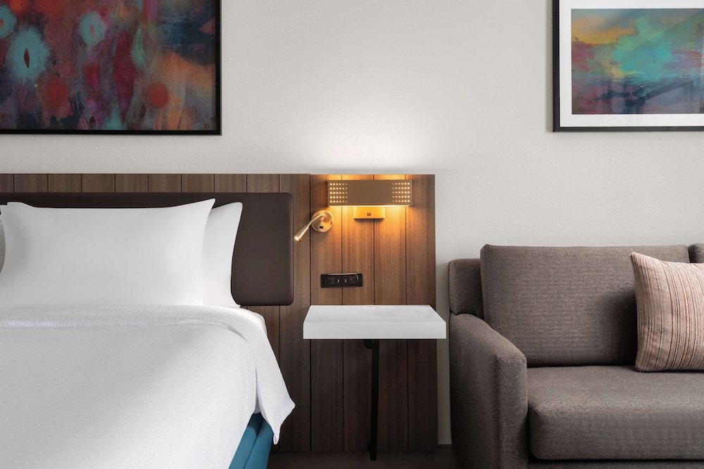 King bed evolution room photo 2