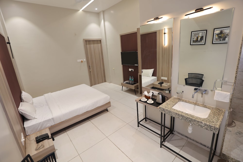 Deluxe Double or Twin Room