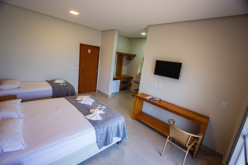 Deluxe Suite, Lake View