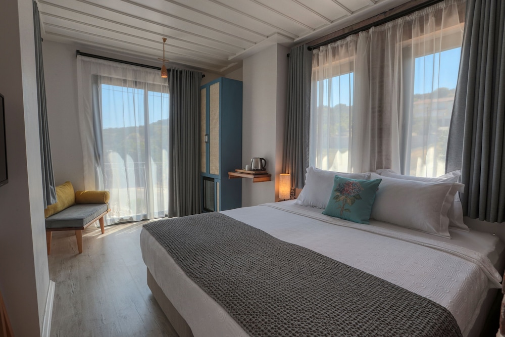 Standard Double or Twin Room (Olive Grove View)