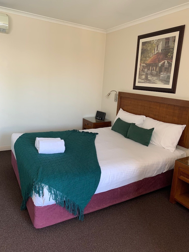 Deluxe Room with Kitchenette photo 2