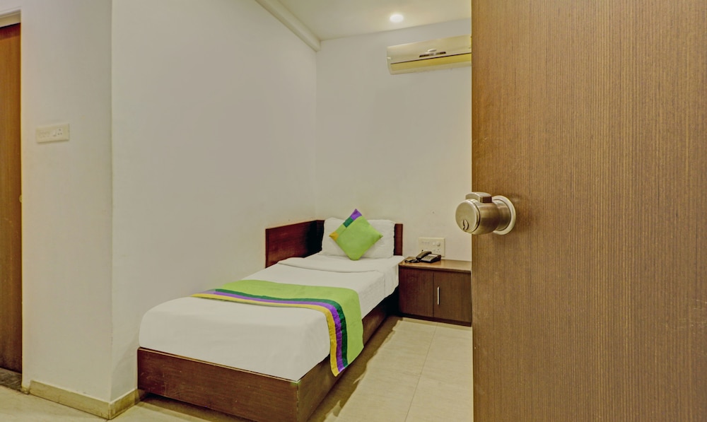 Economy Double Or Twin Room, 1 Bedroom, City View photo 3