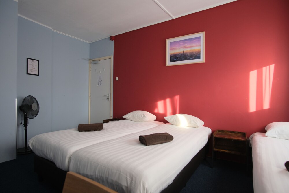 Triple Room, Shared Bathroom photo 2