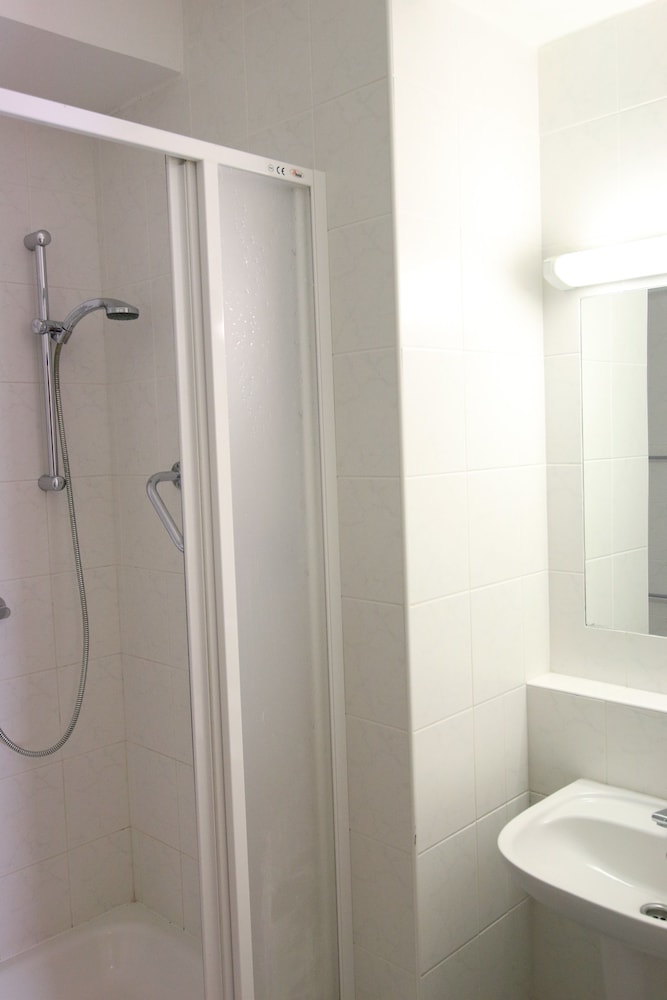 Family Quadruple Room, 2 Bedrooms, Ensuite photo 2