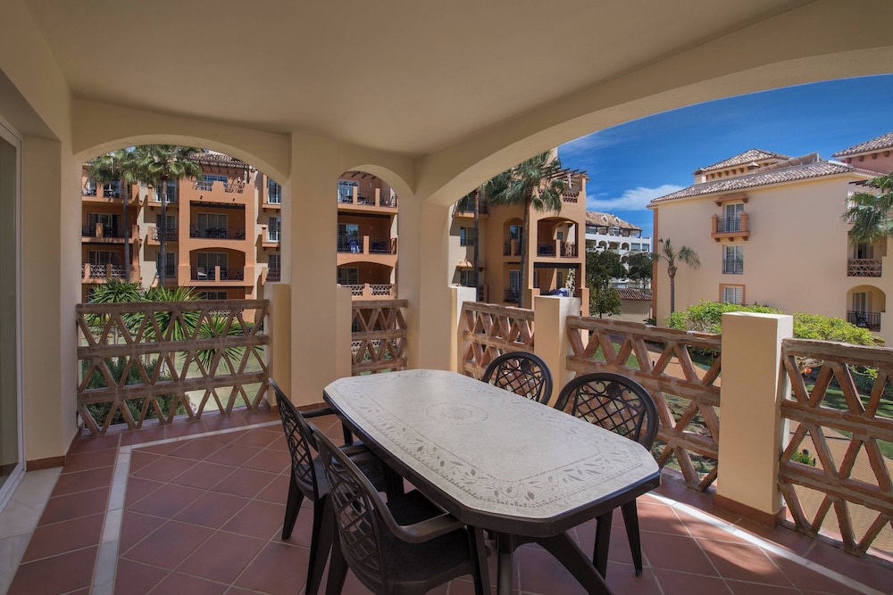 Apartment, 2 Bedrooms, Balcony - Photo 2