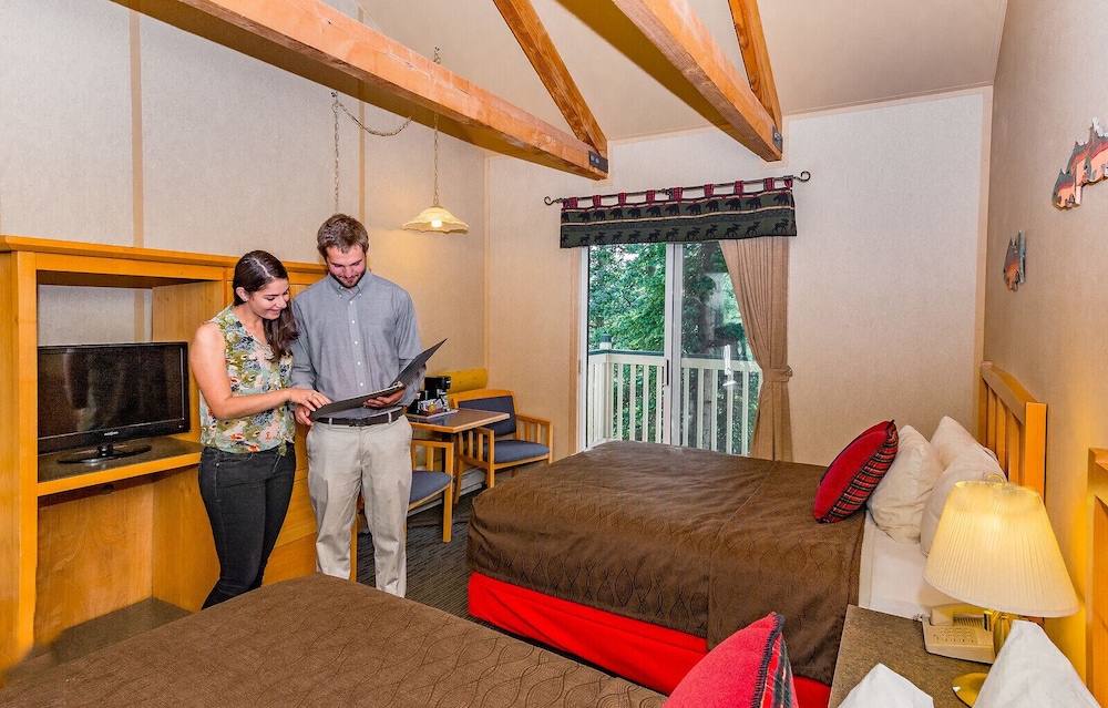 Room, 2 Queen Beds, Accessible photo 3