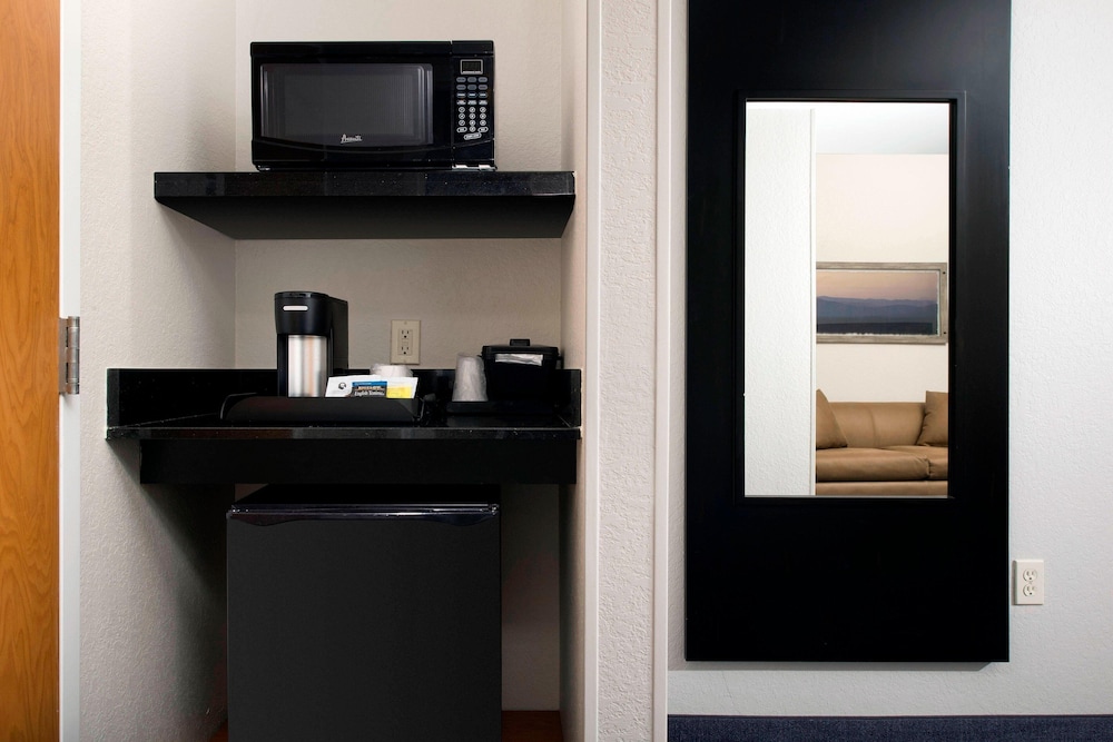 Room, 2 Queen Beds (Mobility/Hearing Accessible, Tub) photo 3