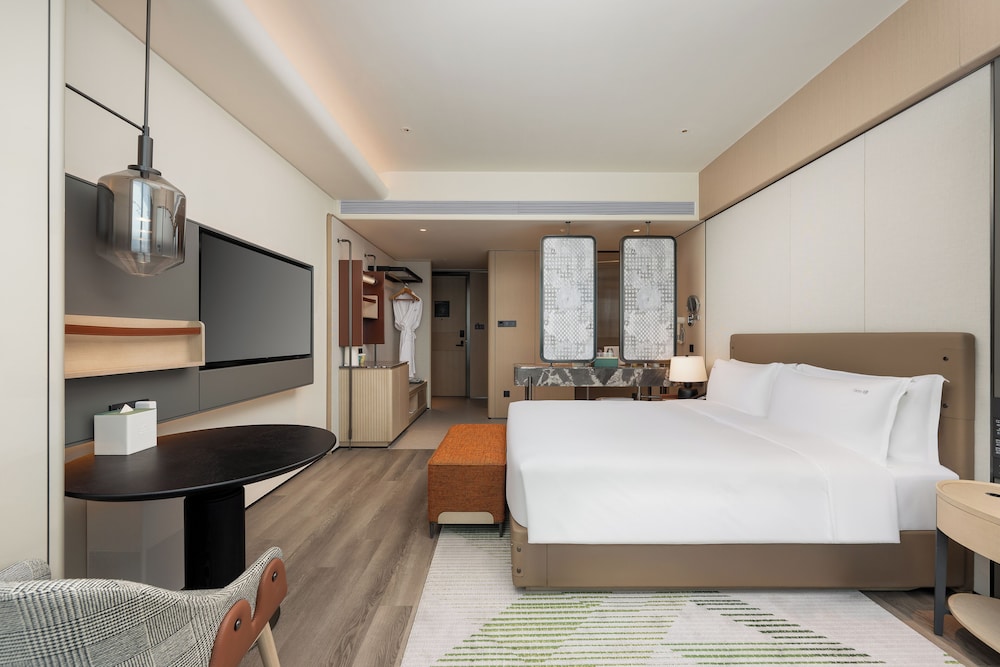 Standard Room, 1 King Bed