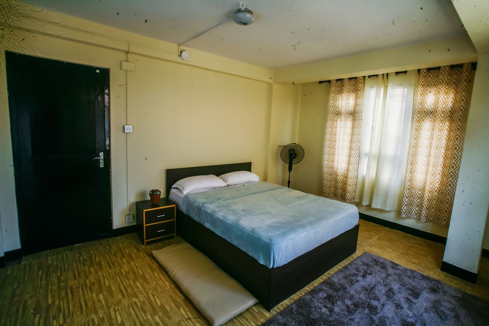 Deluxe Double Room, 1 Queen Bed, Non Smoking, Hill View photo 3