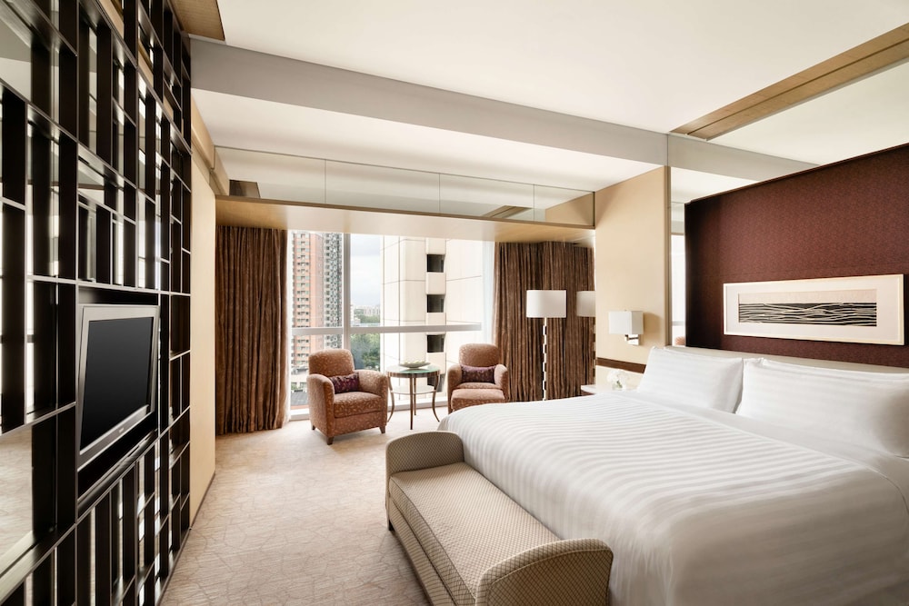 Valley Wing Grand Diplomat Suite King photo 2