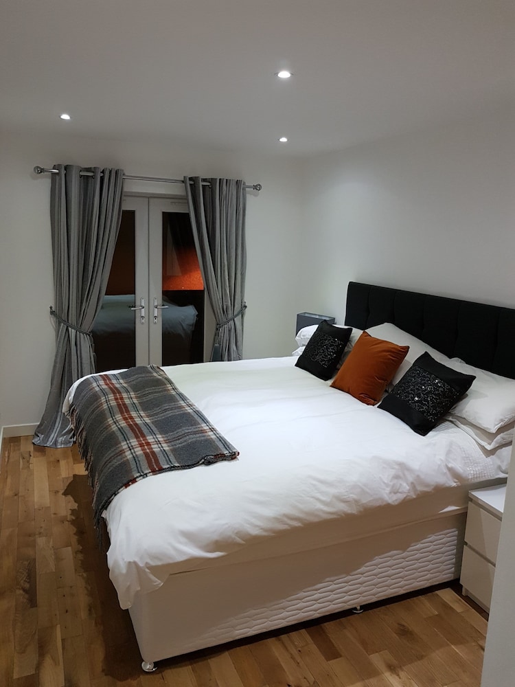 Presidential Cottage, 1 King Bed, Non Smoking, Garden View