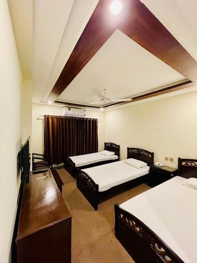 Deluxe Triple Room photo 2