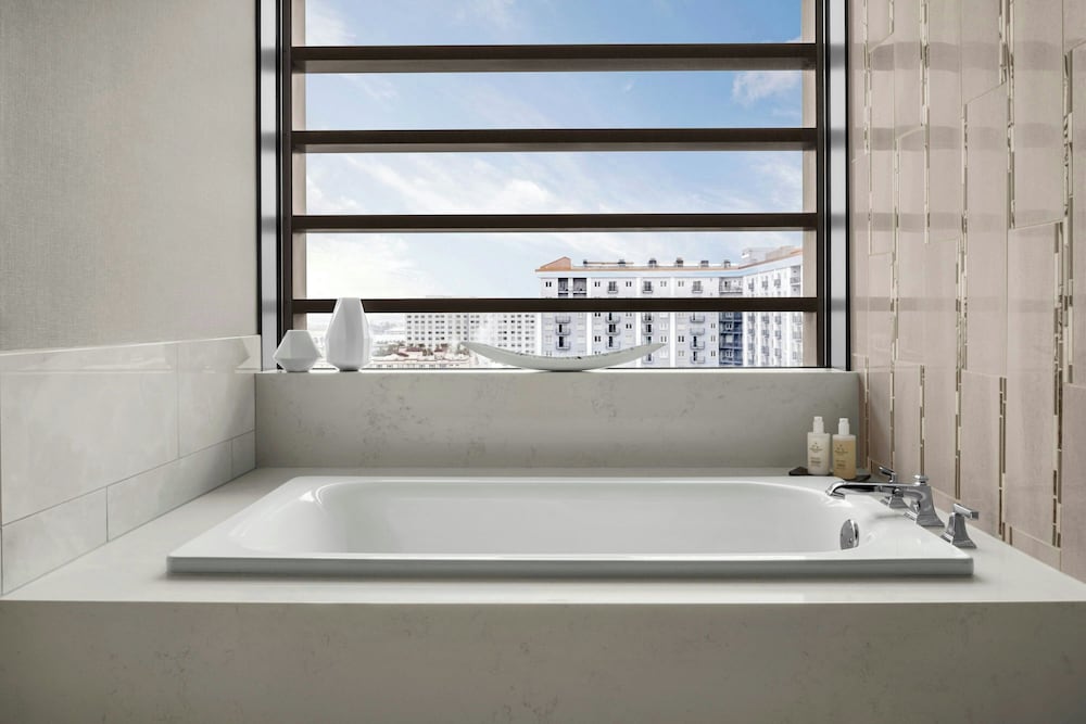 Premium Suite, 1 Double Bed - Photo 5