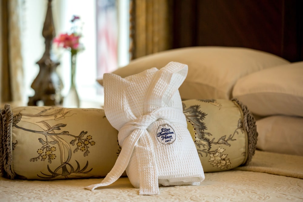 Luxury Main House Queen - J. Stephens Room photo 2