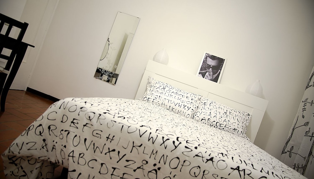 Room (Shared Bathroom)