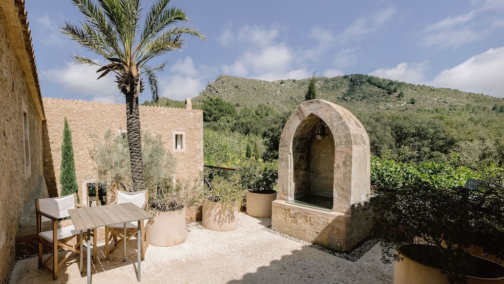 Suite, Terrace thumbnail 6