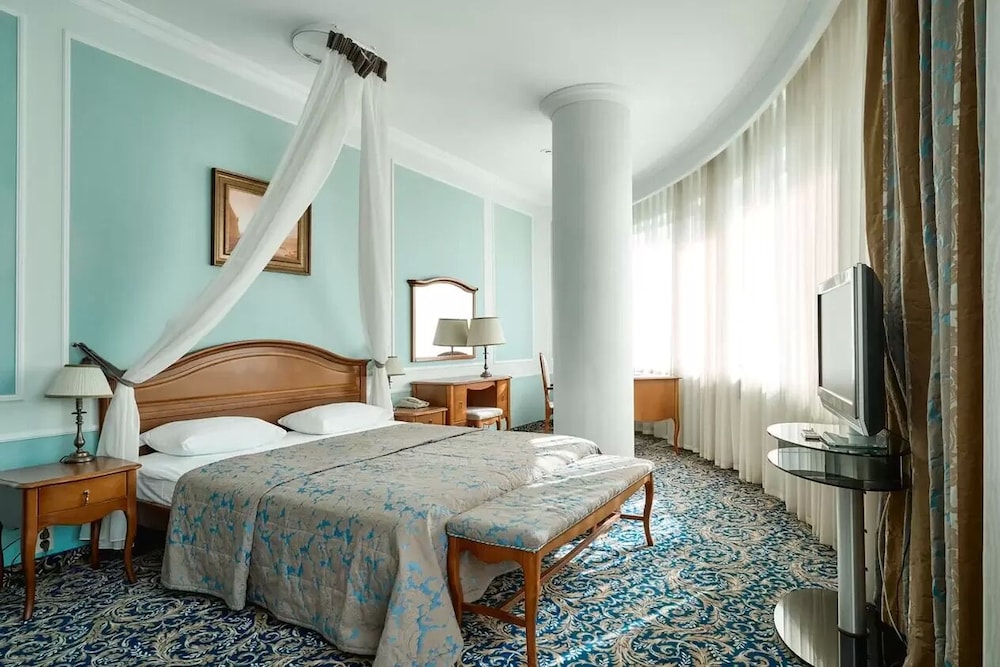 Romantic Suite, Jetted Tub photo 1