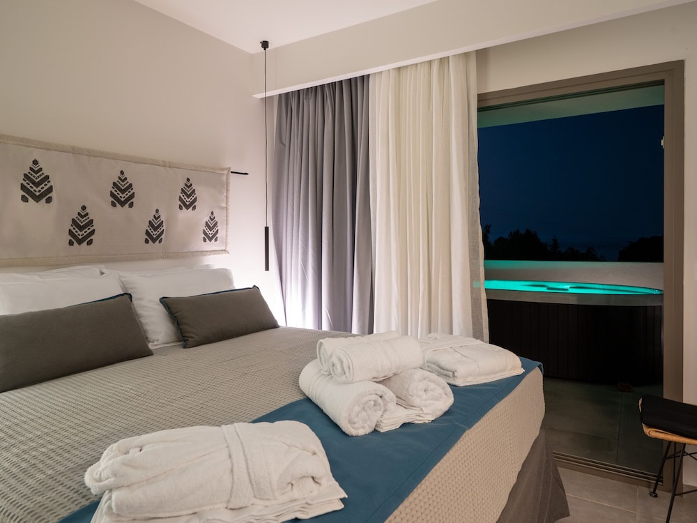 Deluxe Suite, Jetted Tub, Sea View