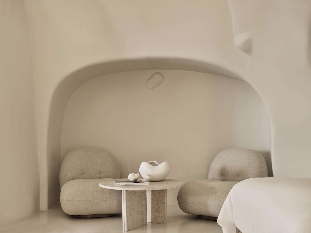 Elegant Suite with Hot tub - Photo 1