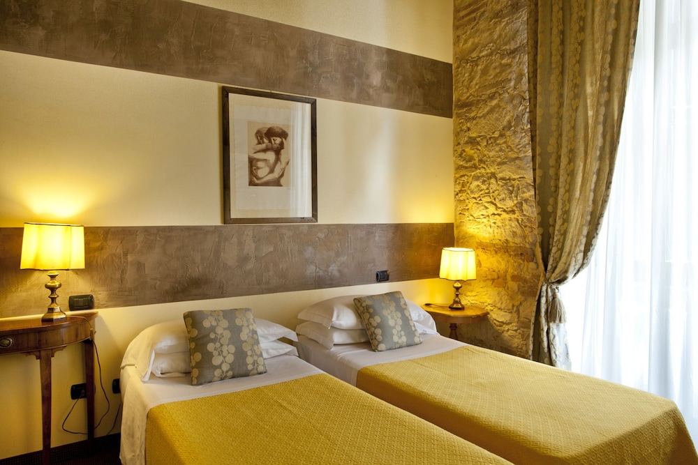 Standard Double Room - Photo 10