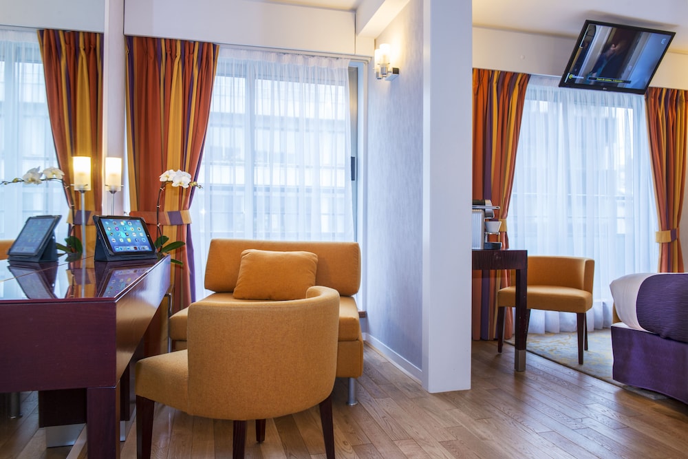 Panoramic Suite, Terrace (Eiffel Tower view) photo 2