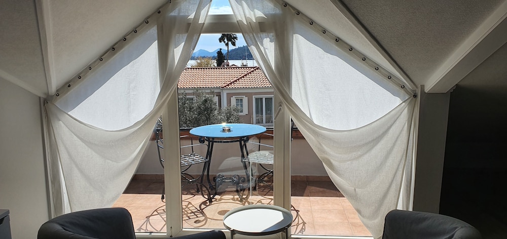 Executive Double Room, 1 Queen Bed, Balcony, Marina View