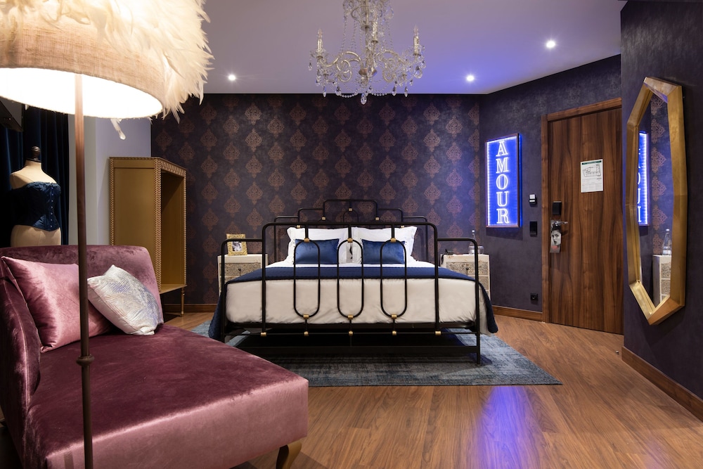 Velvet Room - Photo 1