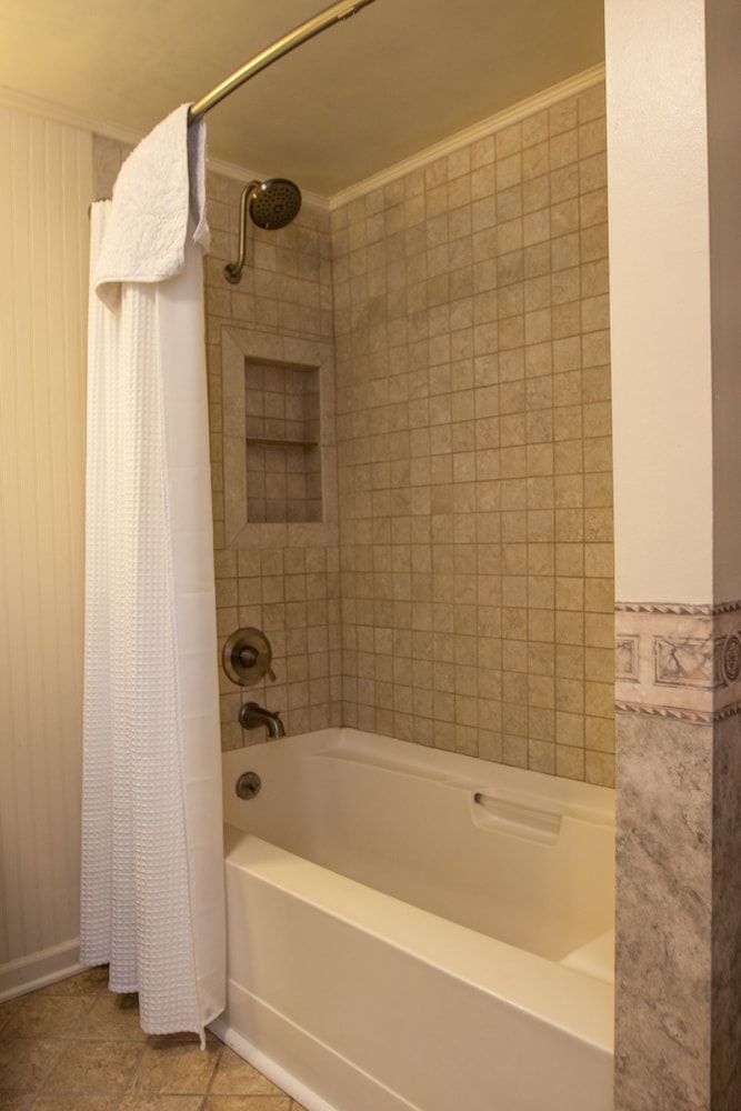 Royal Oak Suite photo 2