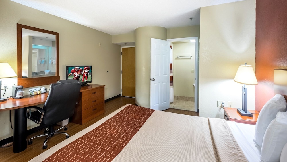Standard Room, 1 Queen Bed - Photo 7